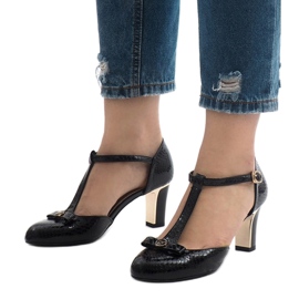 Czarne czółenka na słupku 2239-3 1