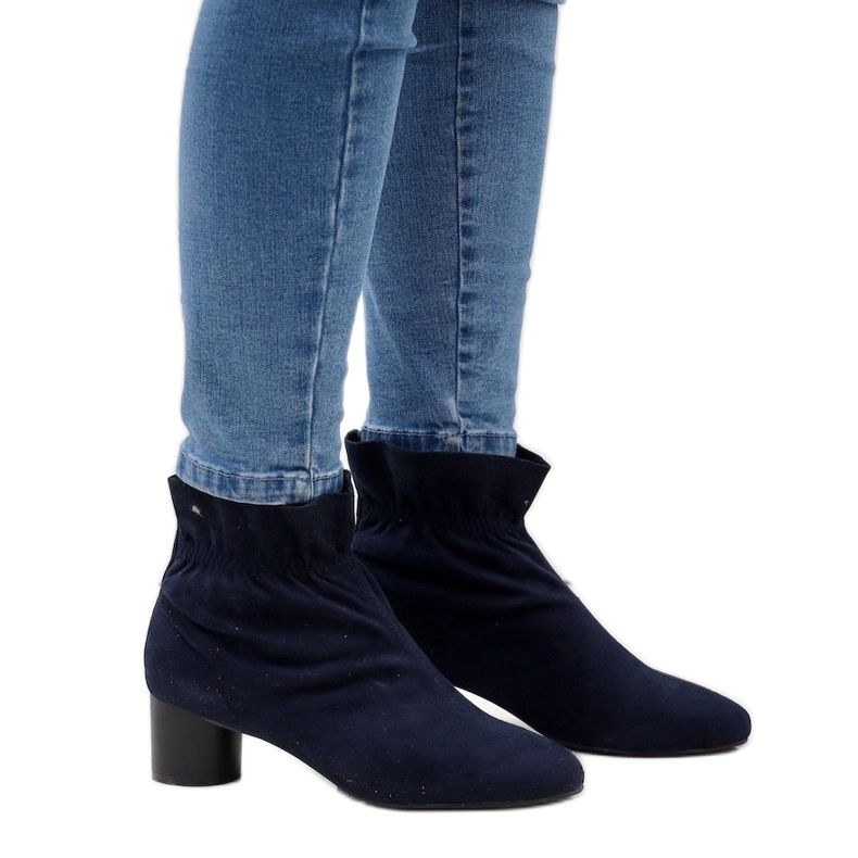 Granatowe zamszowe botki na słupku JM5512M 1