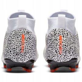 Buty piłkarskie Nike Mercurial Superfly 7 Academy CR7 FG/MG Jr CV3182-180 białe 5
