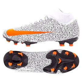Buty piłkarskie Nike Mercurial Superfly 7 Academy CR7 FG/MG Jr CV3182-180 białe 6