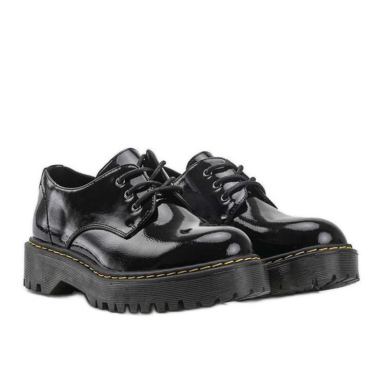 Czarne półbuty lakierowane typu glany Marilyn 1