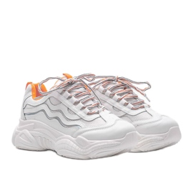Białe sneakersy z pomarańczowymi wstawkami Jasmin 1