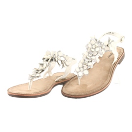 Evento Sandały damskie z perłą 20SD35-1811 białe srebrny 1