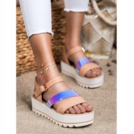 Weide Sandały Na Platformie Z Efektem Holo beżowy 1
