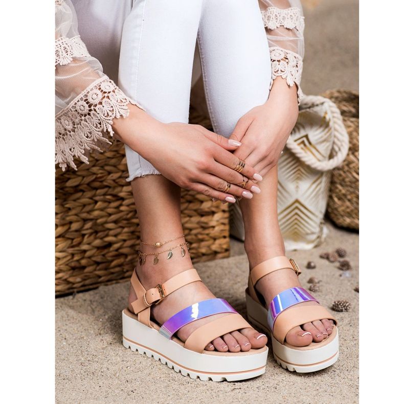Weide Sandały Na Platformie Z Efektem Holo beżowy 2