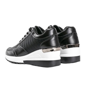 Czarne błyszczące sneakersy na koturnie Mara 1