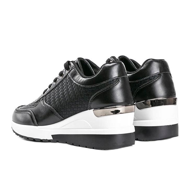Czarne błyszczące sneakersy na koturnie Mara 1