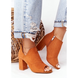 Wiosenne Zamszowe Botki Na Słupku Vinceza 21-17095 Camel brązowe 1