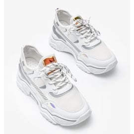 Białe sneakersy na grubej podeszwie Leanna 3