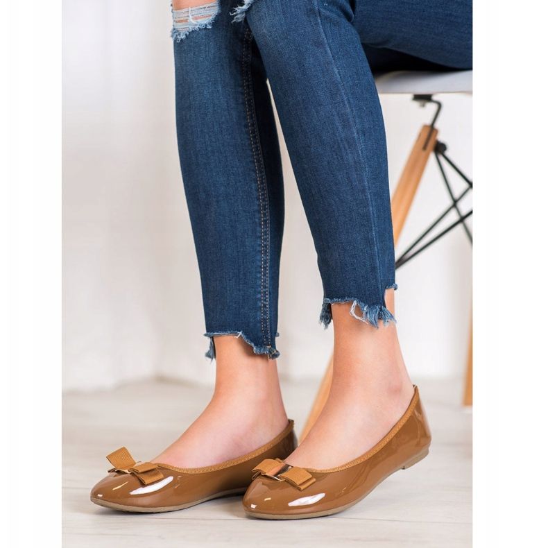 Fama Lakierowane baleriny z kokardą brązowe 1