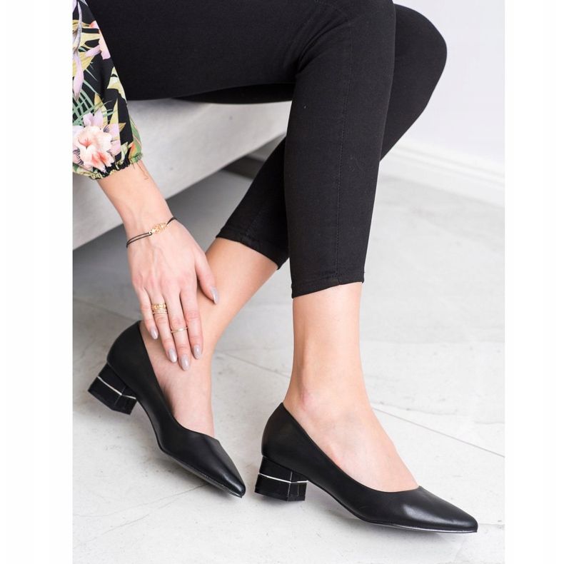 Goodin Czółenka Z Ozdobnym Paskiem czarne 1