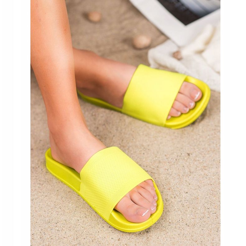 Small Swan Casualowe Klapki żółte 2