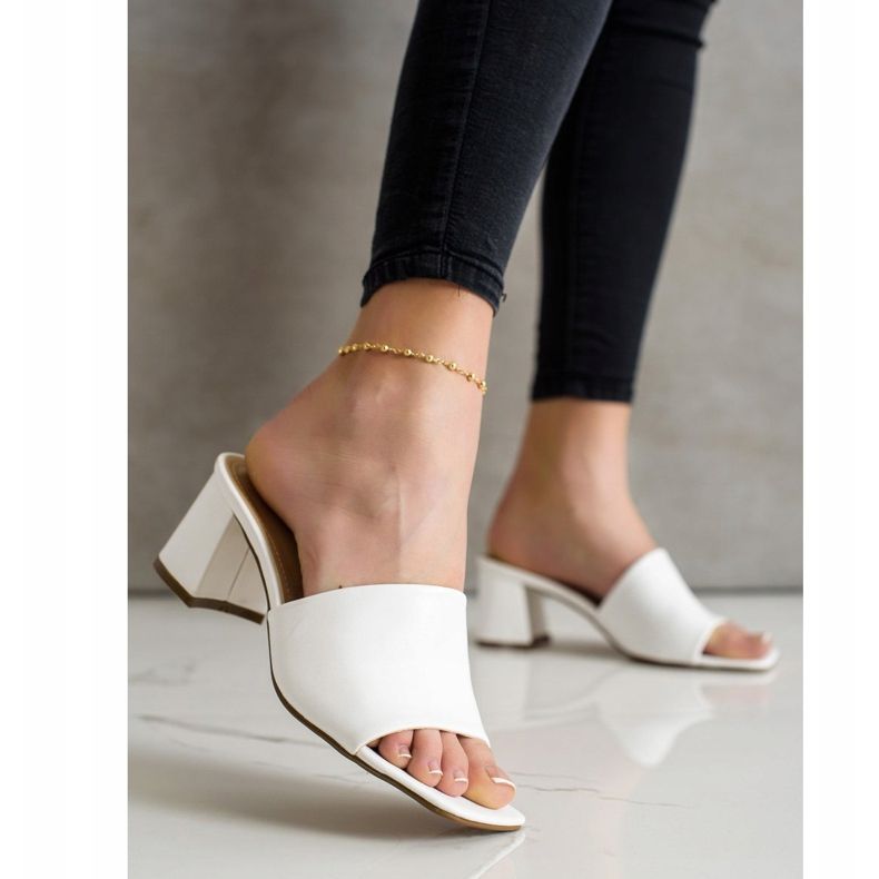 SHELOVET Klasyczne Białe Klapki Na Słupku 1