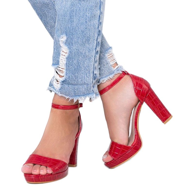 Czerwone sandały na słupku z wzorem skóry Black Rose 1