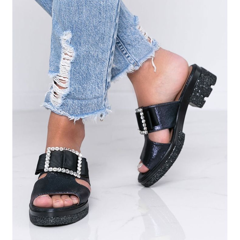 Niebieskie błyszczące klapki z klamerką Lizzy 1