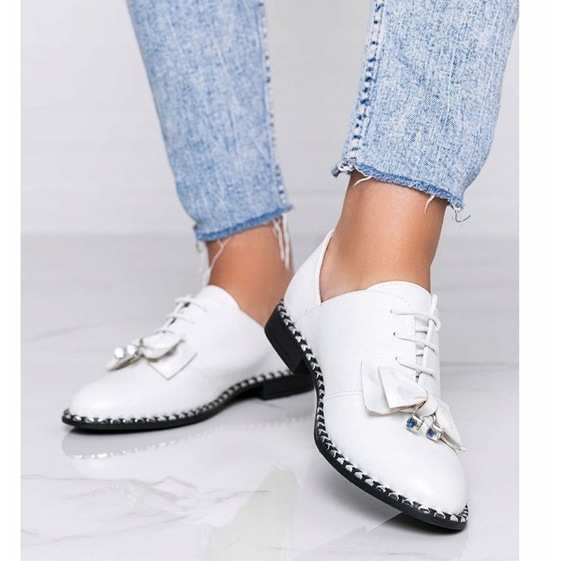 Białe błyszczące półbuty z kokardką Lost Stars 1