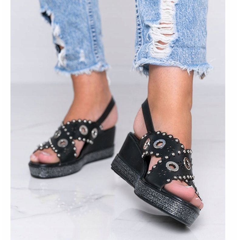 Czarne sandały na koturnie metaliczne Mon 1