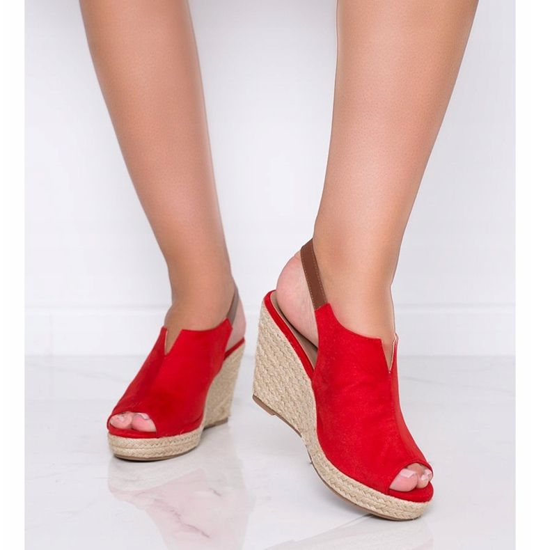 Czerwone sandały na koturnie Lindy 1