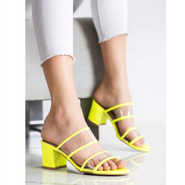 Small Swan Klapki Z Przezroczystymi Paskami żółte 2