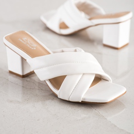 Small Swan Eleganckie Klapki Z Eko Skóry białe 1