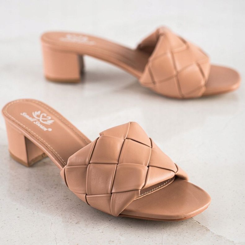 Small Swan Pikowane Klapki Na Słupku beżowy 1