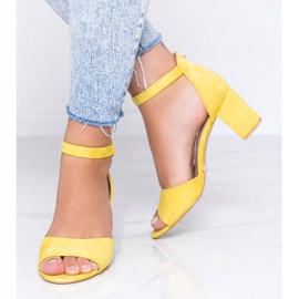 Żółte sandały na słupku Mare Mare 1