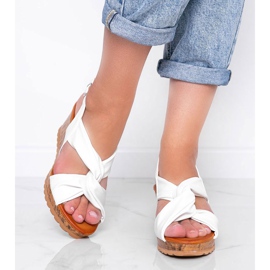 Białe sandały na koturnie Buenos Aires 1