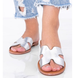 Srebrne klapki w motywie skóry krokodyla Phoenix srebrny 1