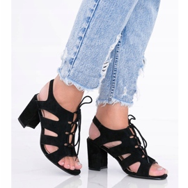 Czarne wiązane sandały na słupku Isabella 1