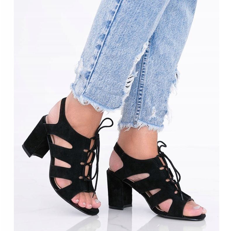 Czarne wiązane sandały na słupku Isabella 1