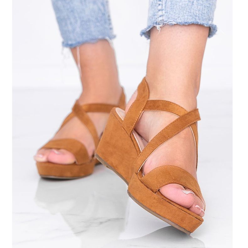 Camelowe sandały na koturnie Bianco brązowe 1