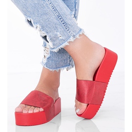 Czerwone klapki na grubej podeszwie Crysta 1