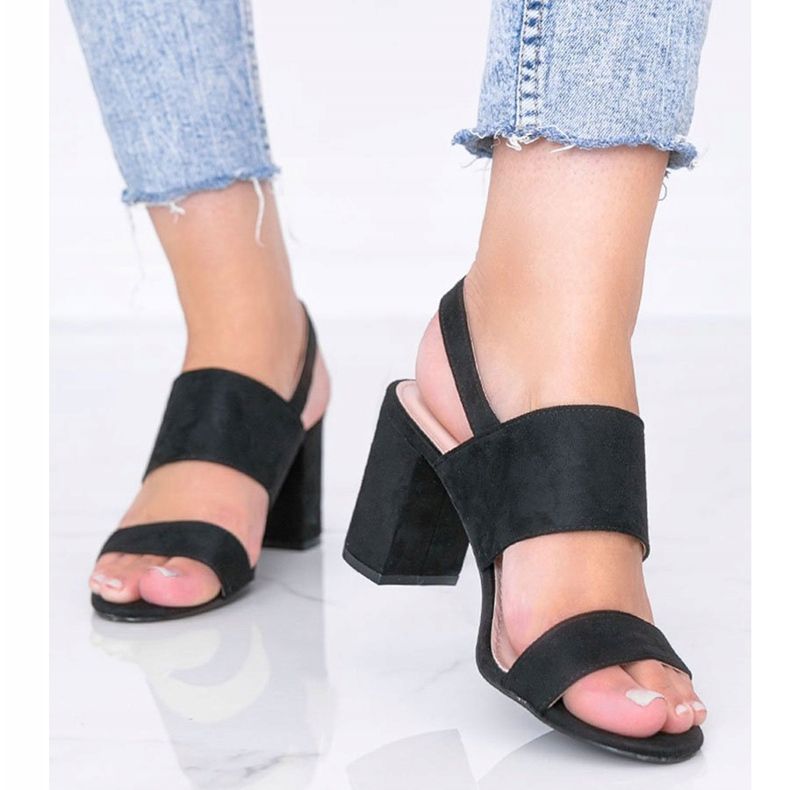 Czarne sandały na słupku Lil Sweetie 1