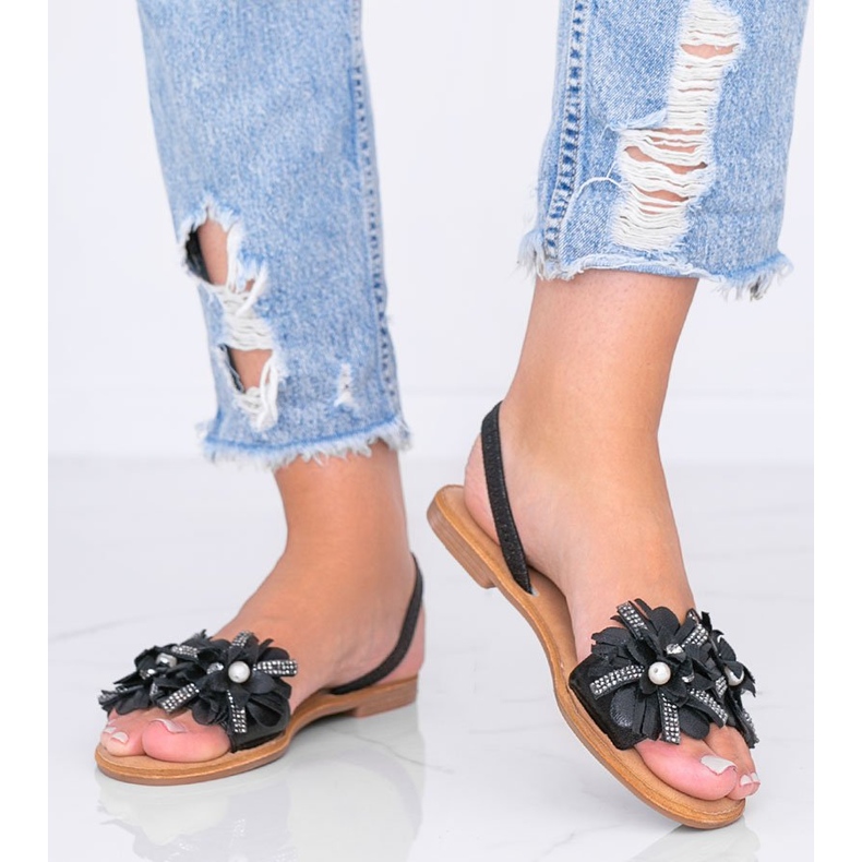 Czarne sandały z kwitkami Tristan 1