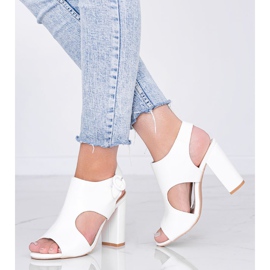 Białe sandałki na słupku Gally 1