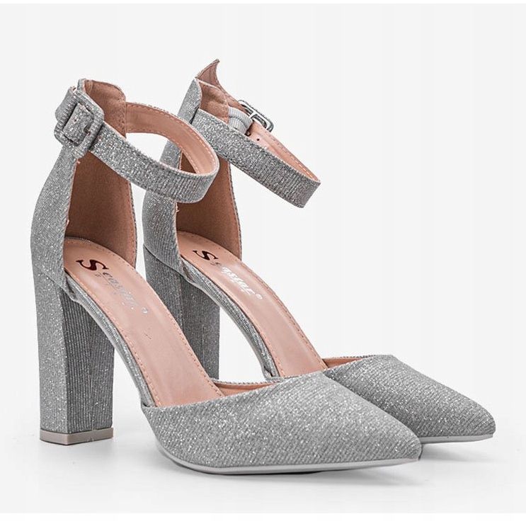 Srebrne błyszczące czółenka na słupku Mily srebrny 1