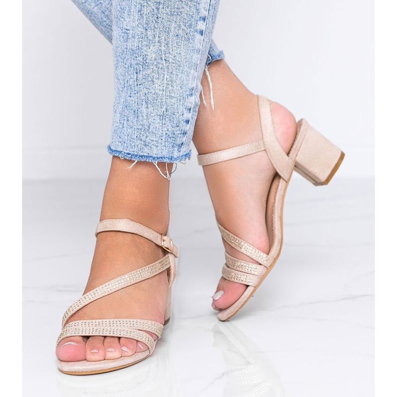 Beżowe sandały na słupku z cyrkoniami Hydra beżowy 1