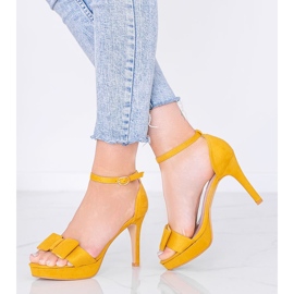Musztardowe sandały na szpilce Devi żółte 1