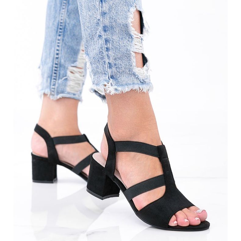 Czarne sandały na niskim słupku Forte 1