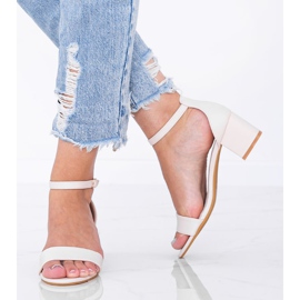 Beżowe sandały na niskim słupku Sever beżowy 1