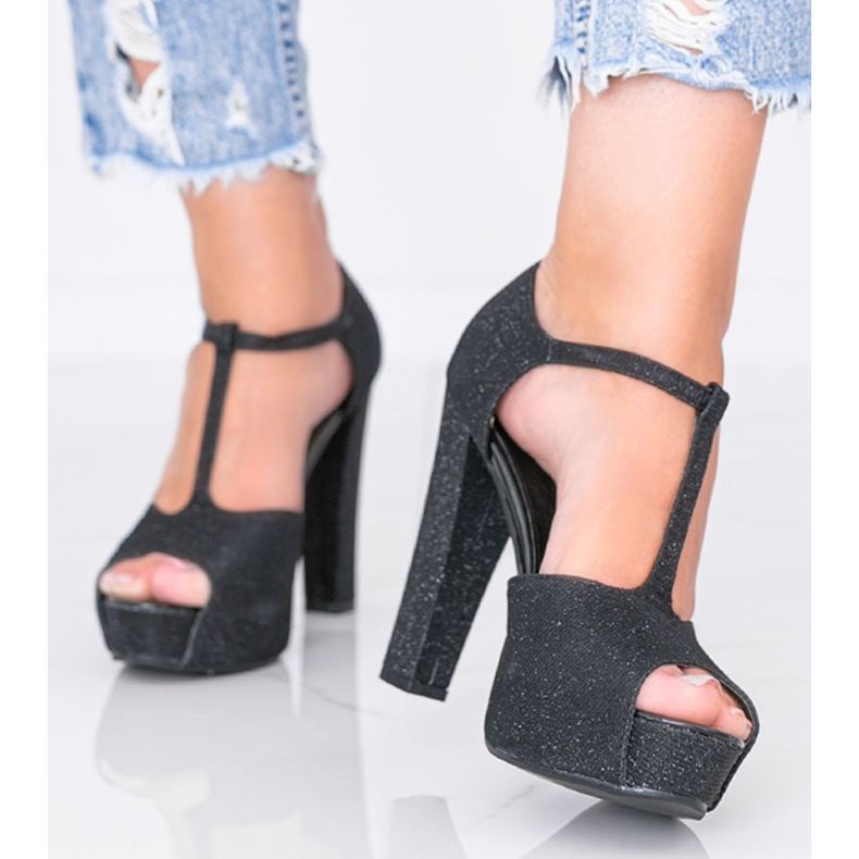 Czarne błyszczące czółenka na słupku Elissa 1