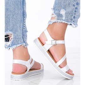 Srebrne błyszczące sandały damskie Peaches białe srebrny 1