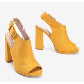Musztardowe sandały z cholewką Little Italy żółte 1