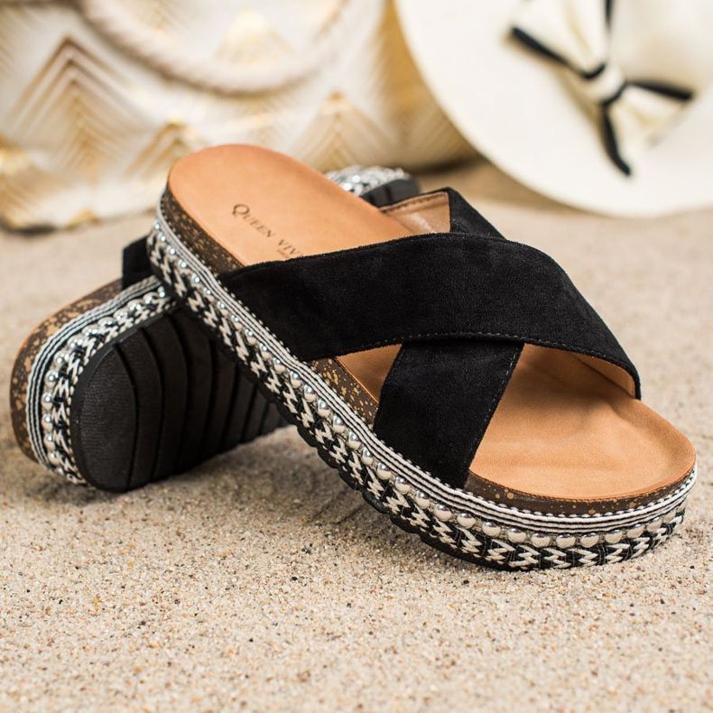 Queen Vivi Czarne Klapki Na Ozdobnej Platformie 1