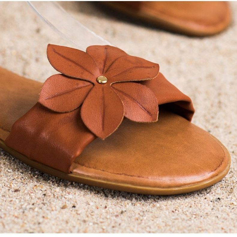 Diamantique Brązowe Sandały Z Kwiatkiem 2