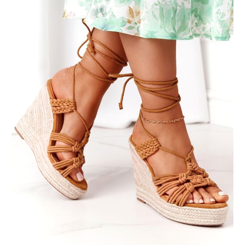 Wiązane sandały espadryle damskie na koturnie z plecionką camel brązowe 3