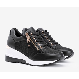 Czarne błyszczące sneakersy na koturnie The Moment 1