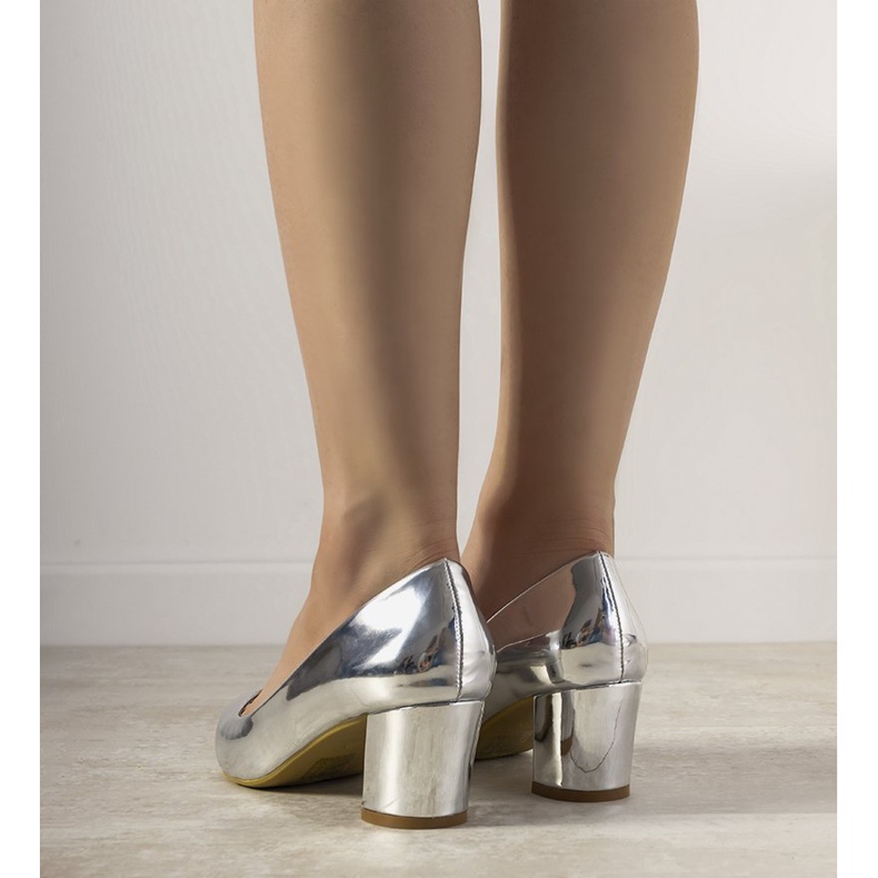 Srebrne czółenka na słupku Harye srebrny 2