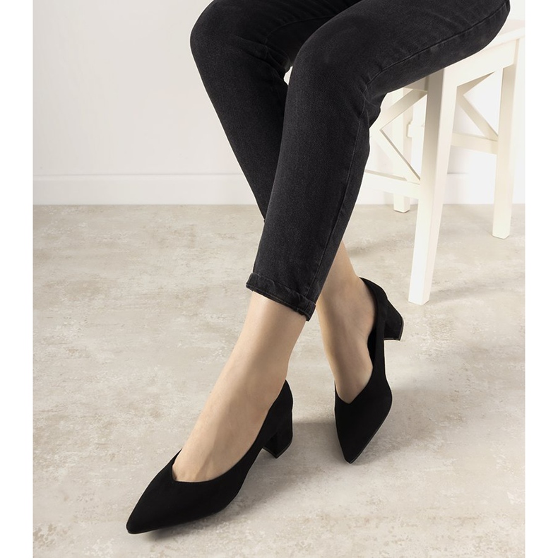 Czarne czółenka na słupku Florena 1