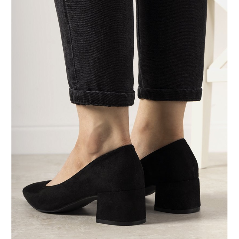 Czarne czółenka na słupku Florena 2